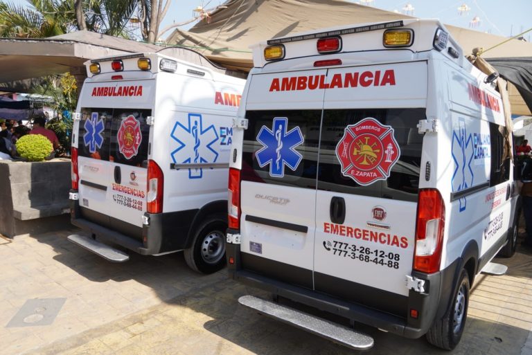 Entrega Sergio Alba dos ambulancias para servicio de Emiliano Zapata
